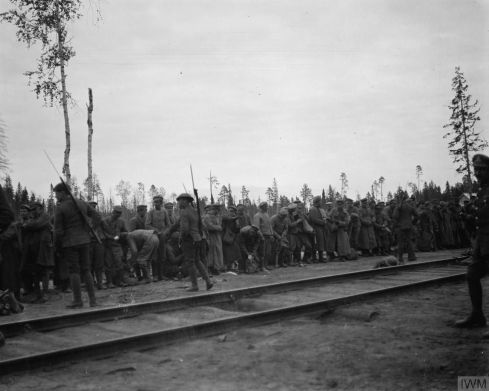 Q 16818-Bolshevik prisoners at Lijma Station waiting for instruction, 15th September 1919
